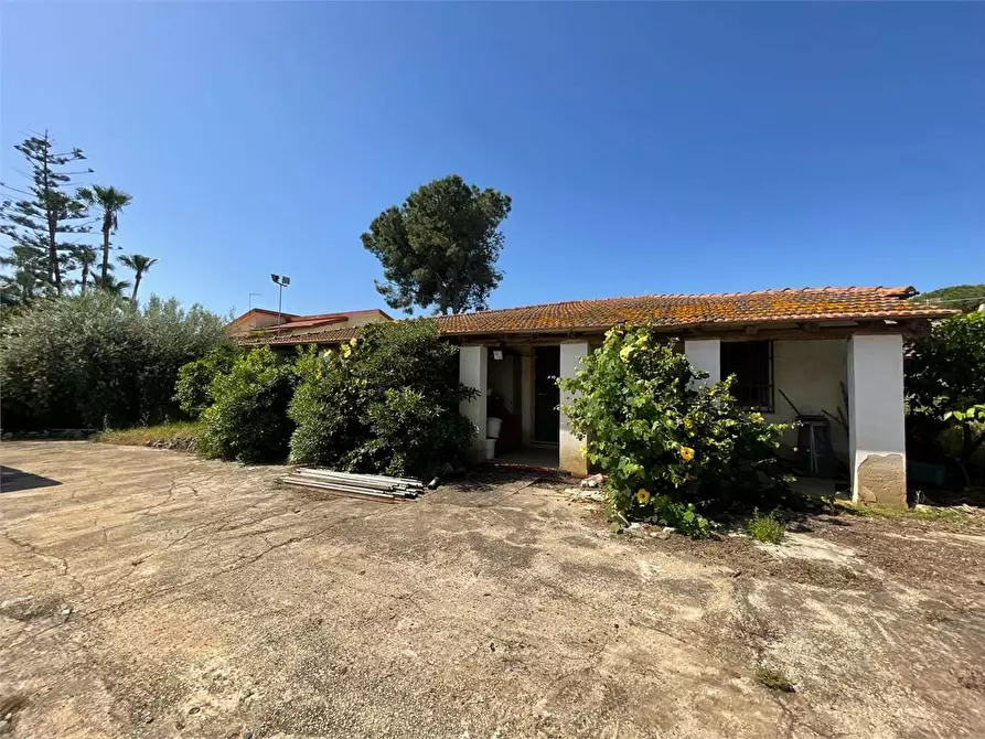 Immagine 13 di Stabile in vendita  a Siracusa