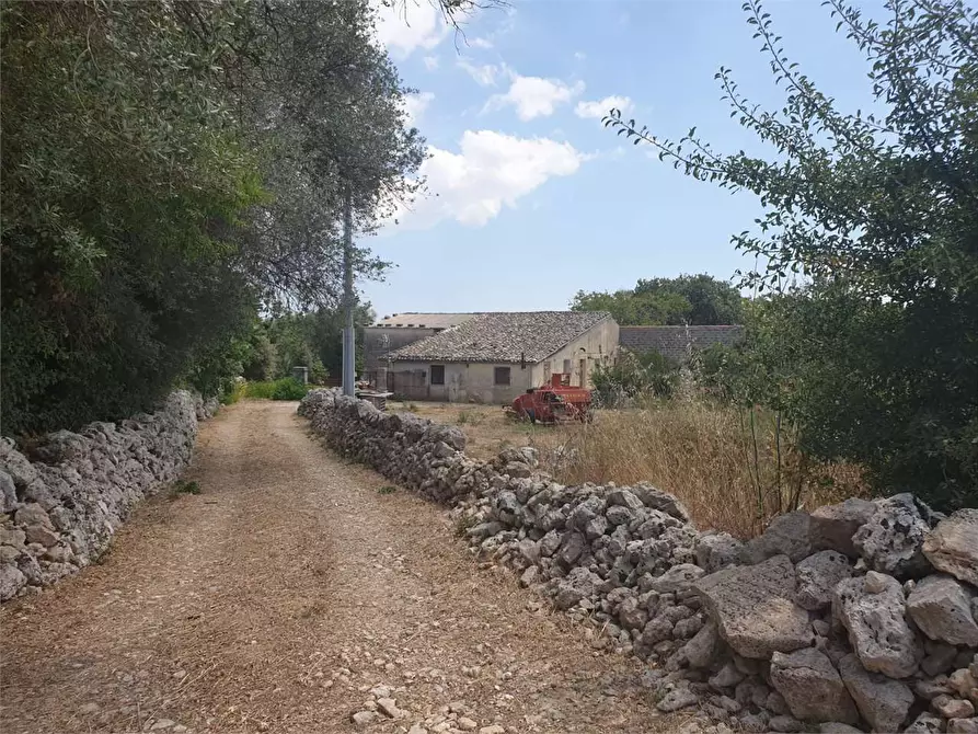 Immagine 1 di Villa in vendita  a Noto