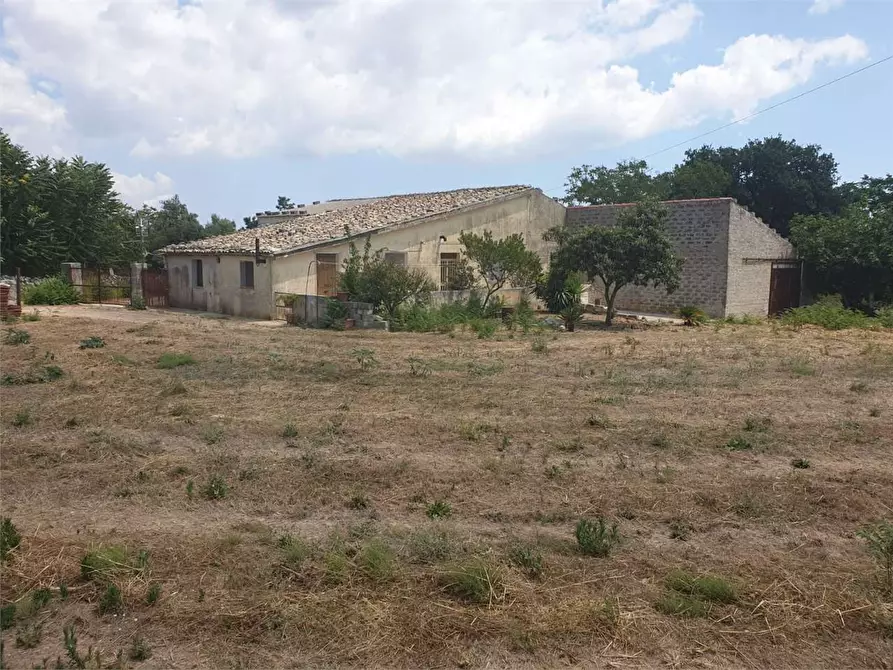 Immagine 2 di Villa in vendita  a Noto