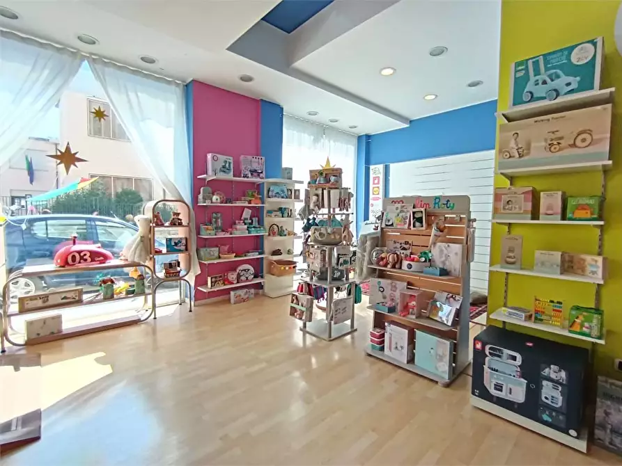 Immagine 1 di Negozio in affitto  a Siracusa