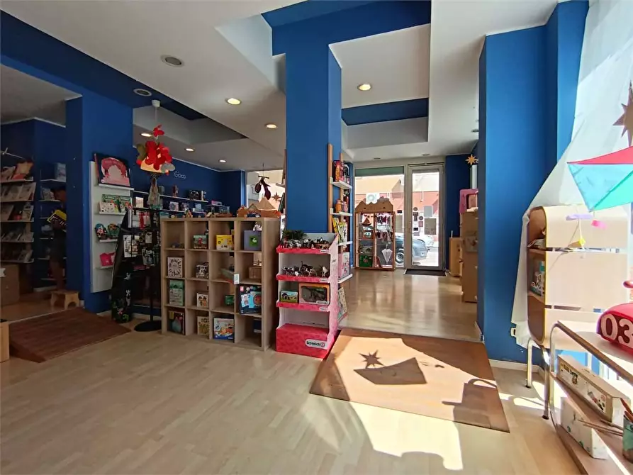 Immagine 4 di Negozio in affitto  a Siracusa