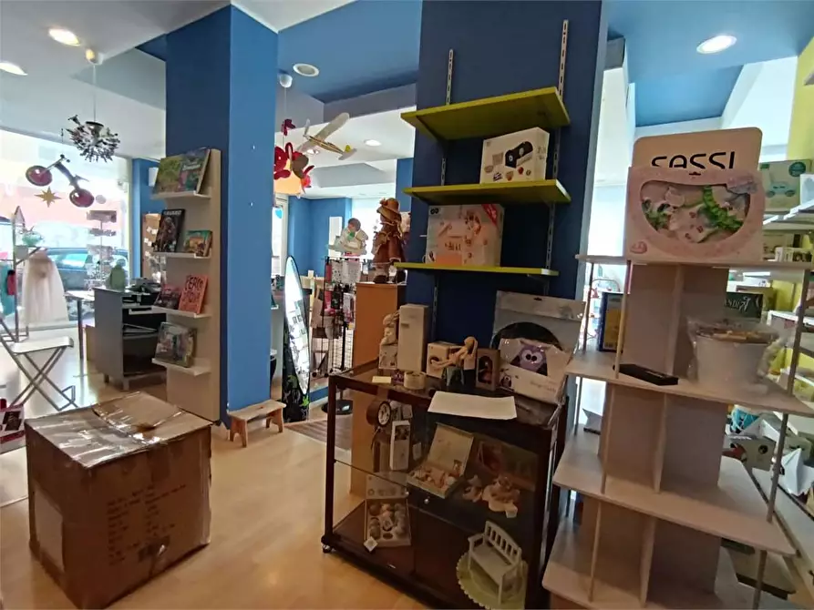 Immagine 7 di Negozio in affitto  a Siracusa