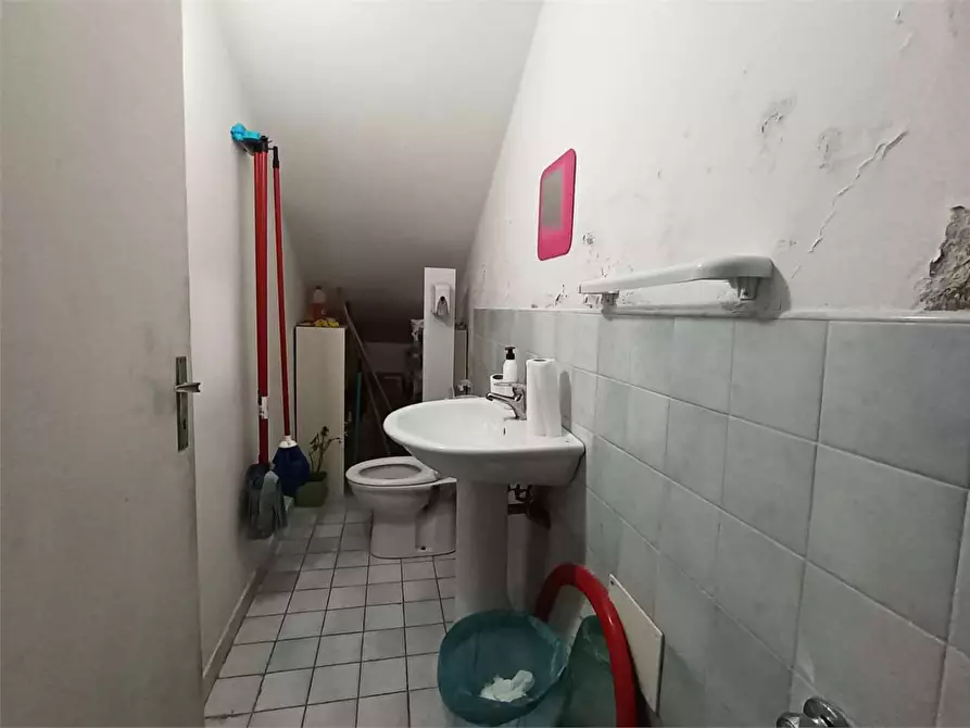 Immagine 12 di Negozio in affitto  in via aristofane 1 a Siracusa