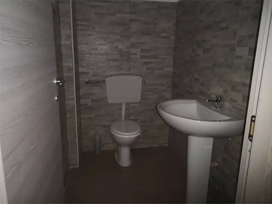 Immagine 10 di Ufficio in affitto  a Siracusa