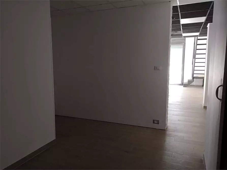 Immagine 4 di Negozio in affitto  in via malfitano 1 a Siracusa