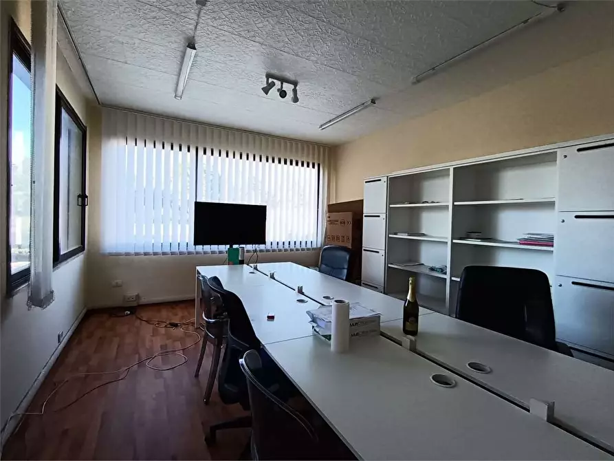 Immagine 14 di Ufficio in affitto  a Siracusa