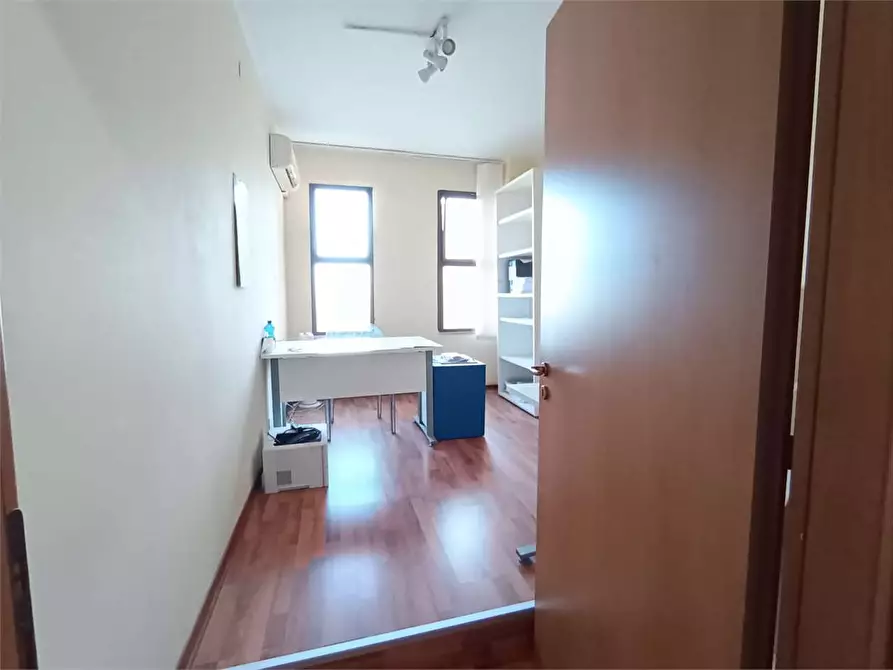 Immagine 14 di Ufficio in affitto  in viale teracati 1 a Siracusa