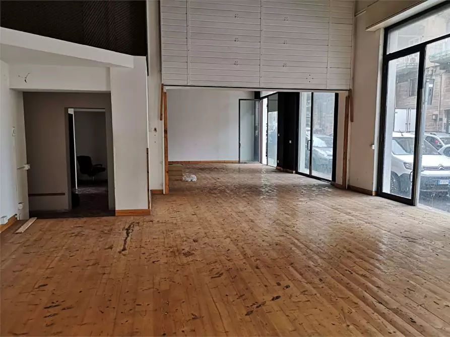 Immagine 1 di Negozio in affitto  a Siracusa