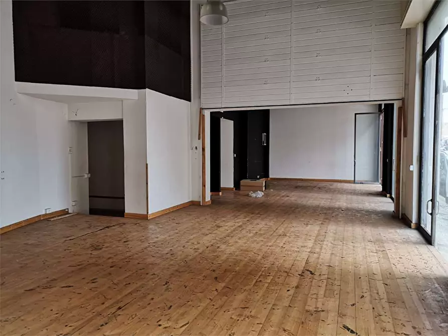 Immagine 2 di Negozio in affitto  a Siracusa