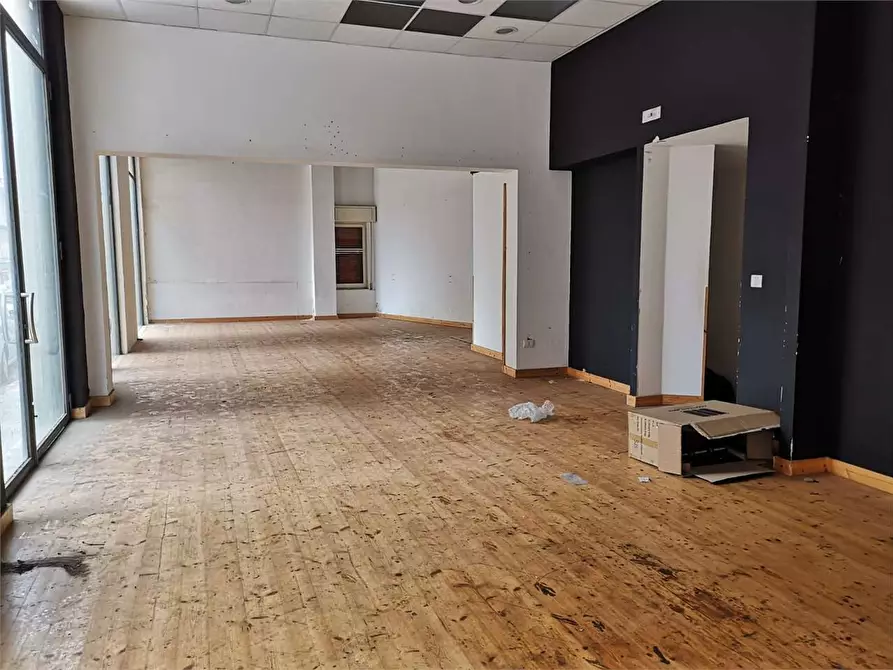 Immagine 7 di Negozio in affitto  a Siracusa