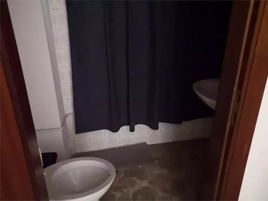 Immagine 12 di Negozio in affitto  a Siracusa