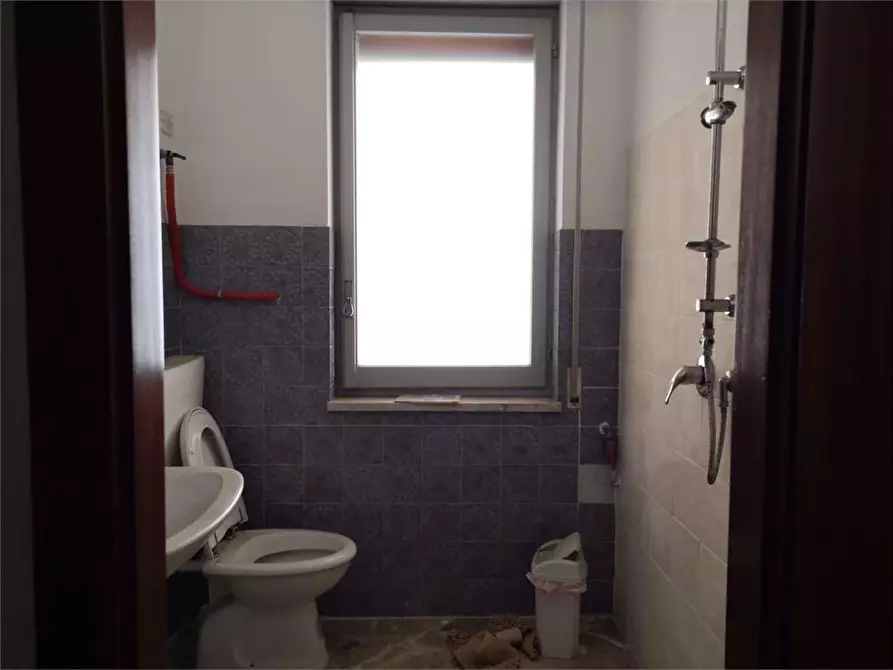 Immagine 13 di Negozio in affitto  a Siracusa