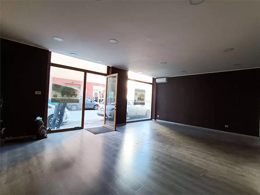 Immagine 1 di Negozio in affitto  a Siracusa