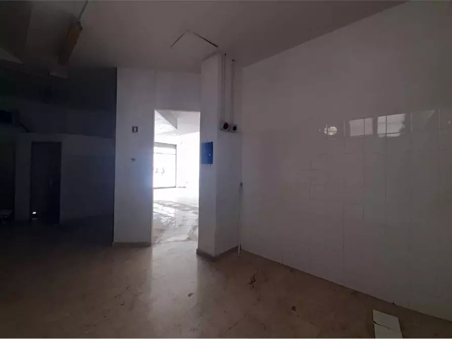 Immagine 11 di Negozio in vendita  a Siracusa