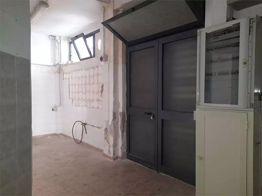 Immagine 13 di Negozio in vendita  a Siracusa