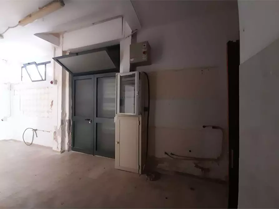 Immagine 14 di Negozio in vendita  a Siracusa