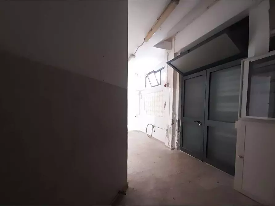 Immagine 15 di Negozio in vendita  a Siracusa
