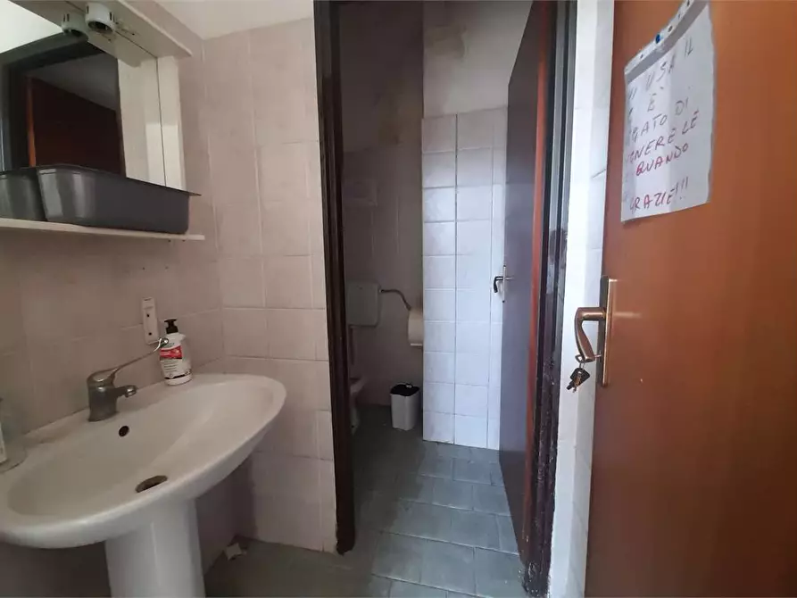 Immagine 17 di Negozio in vendita  a Siracusa