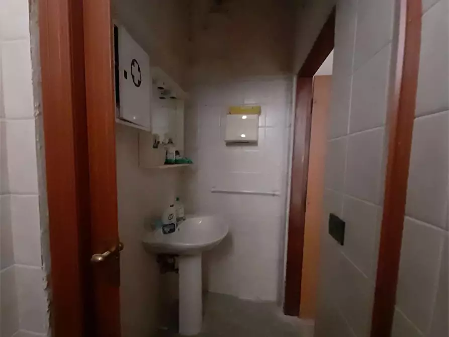 Immagine 18 di Negozio in vendita  a Siracusa