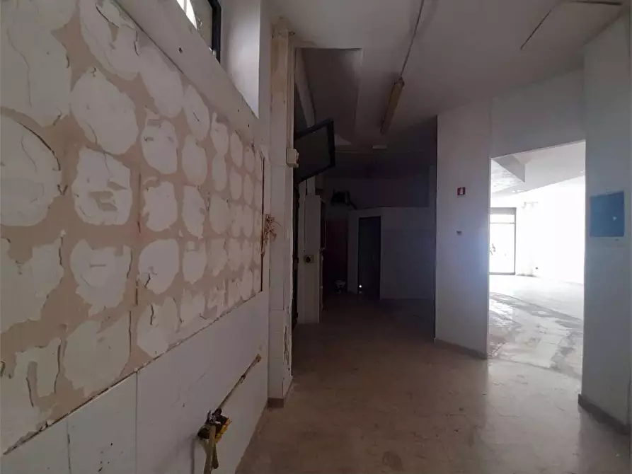 Immagine 4 di Negozio in vendita  in viale teracati 1 a Siracusa
