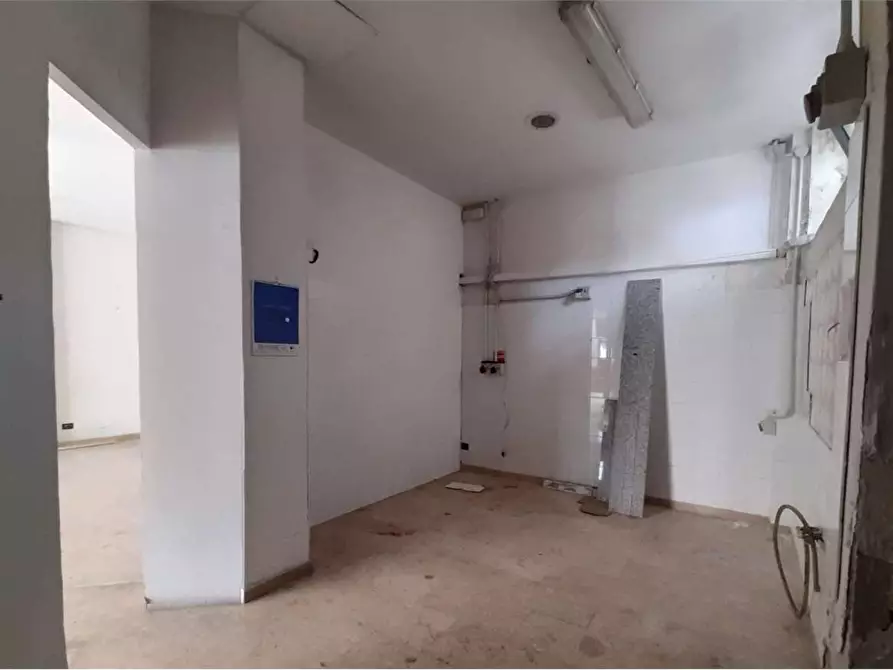 Immagine 6 di Negozio in vendita  in viale teracati 1 a Siracusa