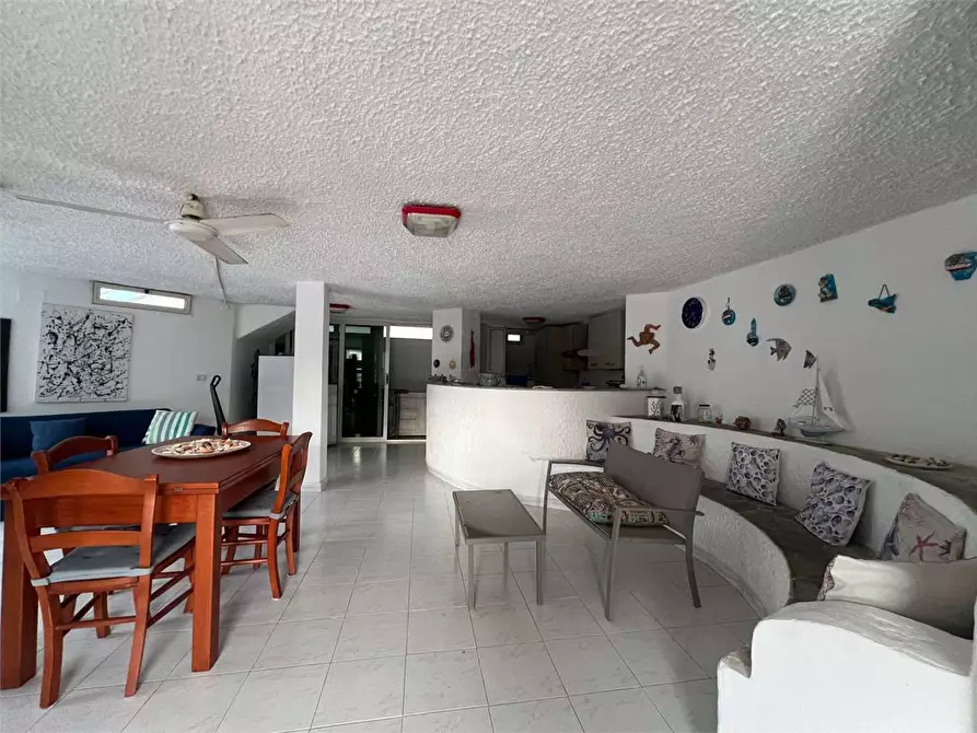 Immagine 4 di Villa in vendita  in viale dei lidi 1 a Siracusa