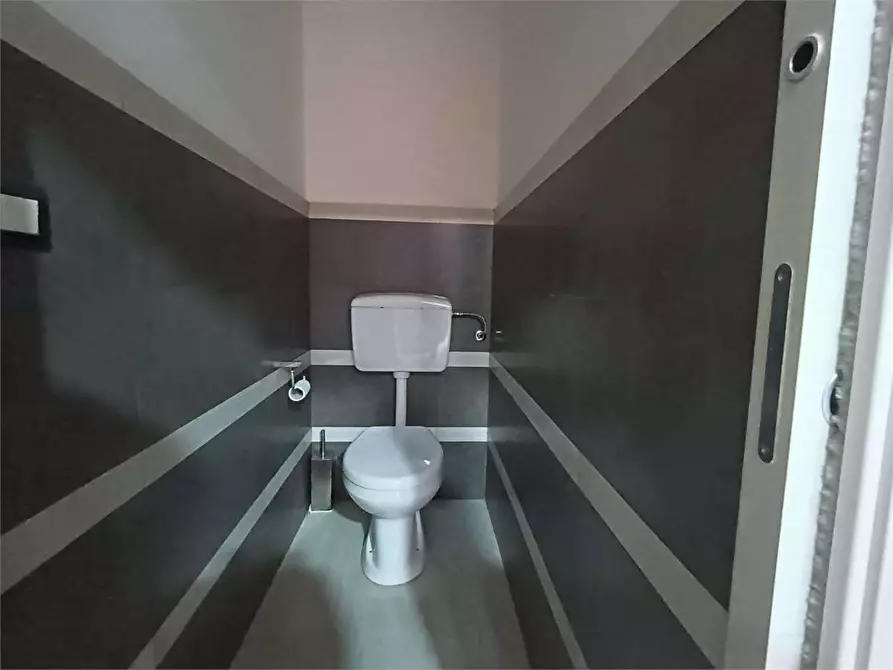 Immagine 14 di Ufficio in affitto  a Siracusa