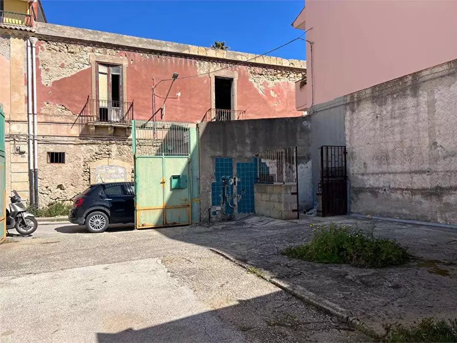 Immagine 1 di Laboratorio in vendita  a Siracusa