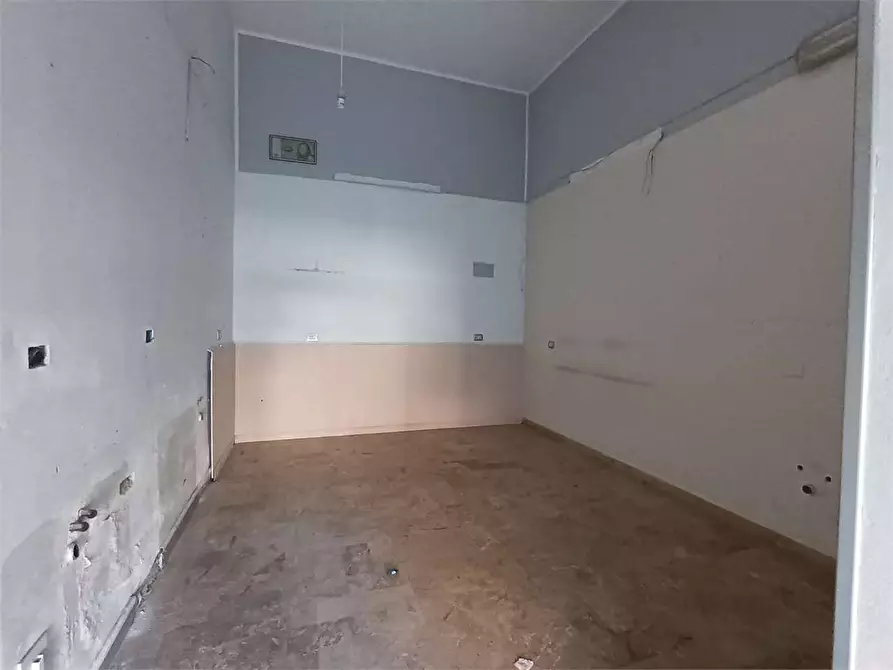 Immagine 5 di Negozio in vendita  in via mascalucia 1 a Siracusa