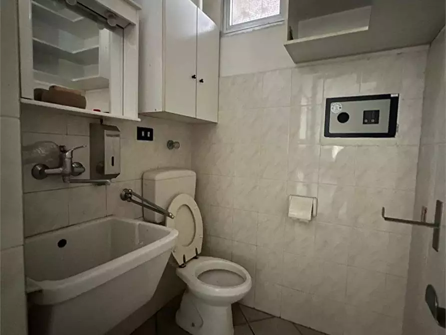 Immagine 6 di Laboratorio in vendita  in via bologna 1 a Siracusa