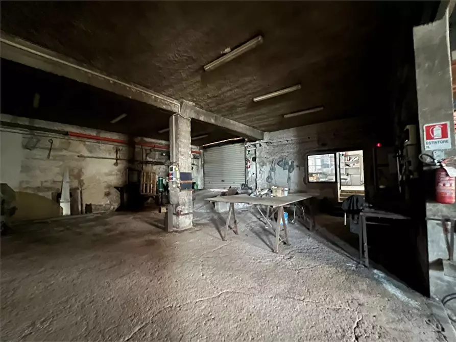 Immagine 9 di Laboratorio in vendita  in via bologna 1 a Siracusa