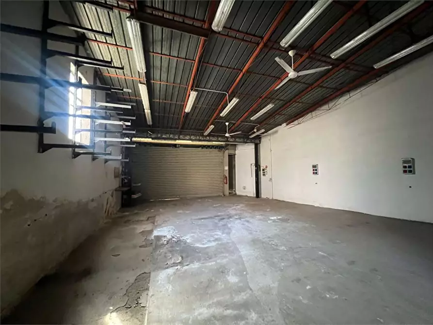 Immagine 14 di Laboratorio in vendita  in via bologna 1 a Siracusa