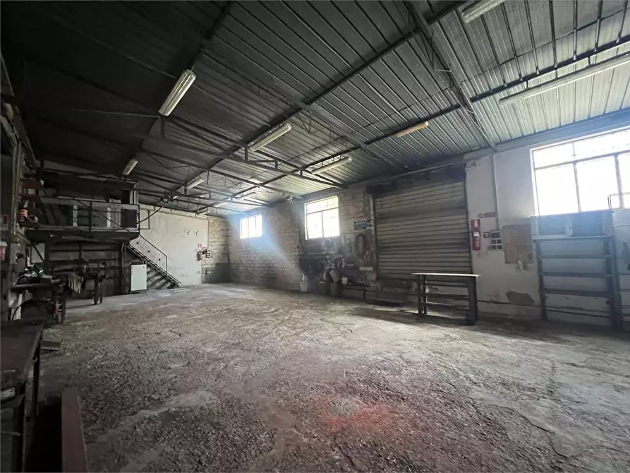 Immagine 15 di Laboratorio in vendita  in via bologna 1 a Siracusa