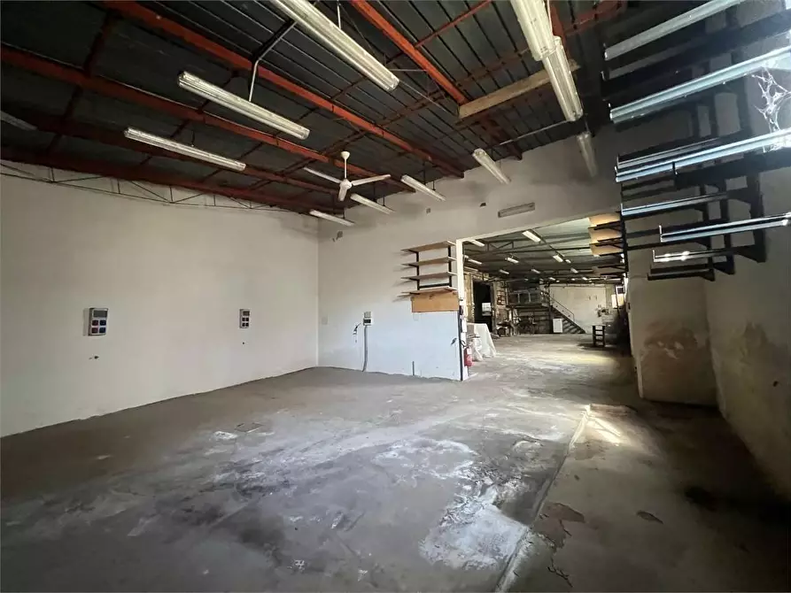 Immagine 18 di Laboratorio in vendita  in via bologna 1 a Siracusa