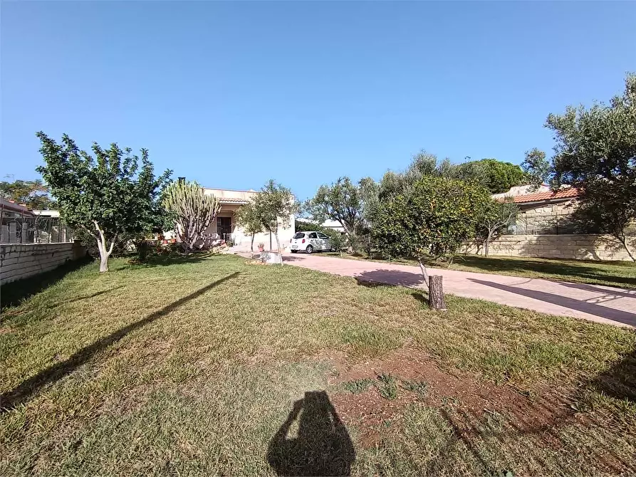 Immagine 2 di Villa in vendita  a Siracusa