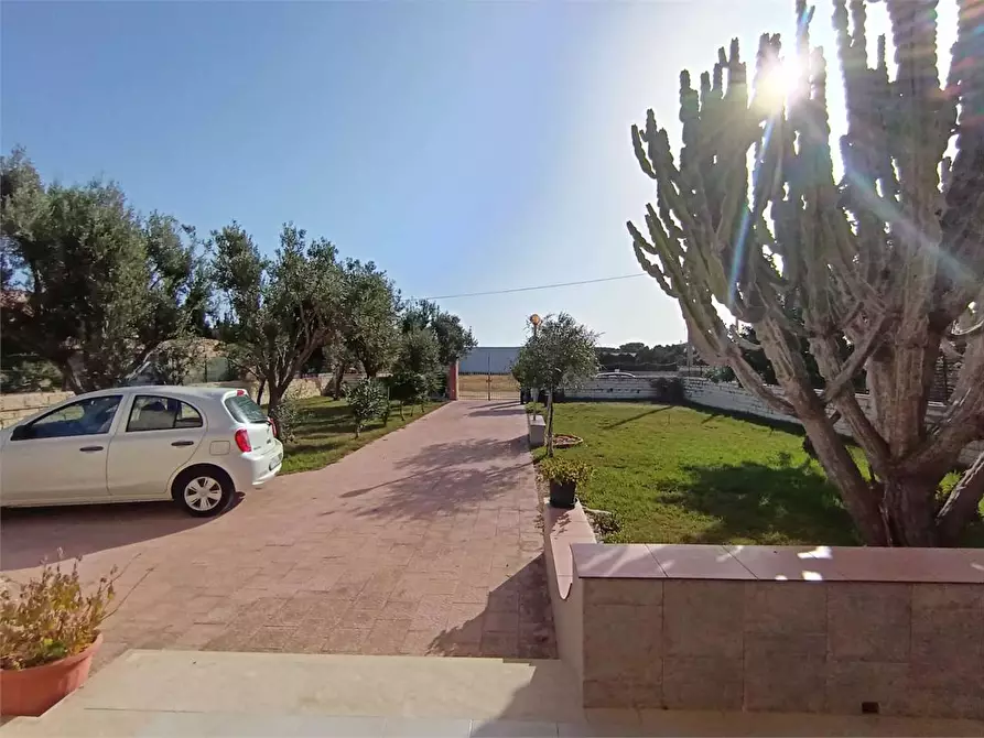 Immagine 11 di Villa in vendita  a Siracusa