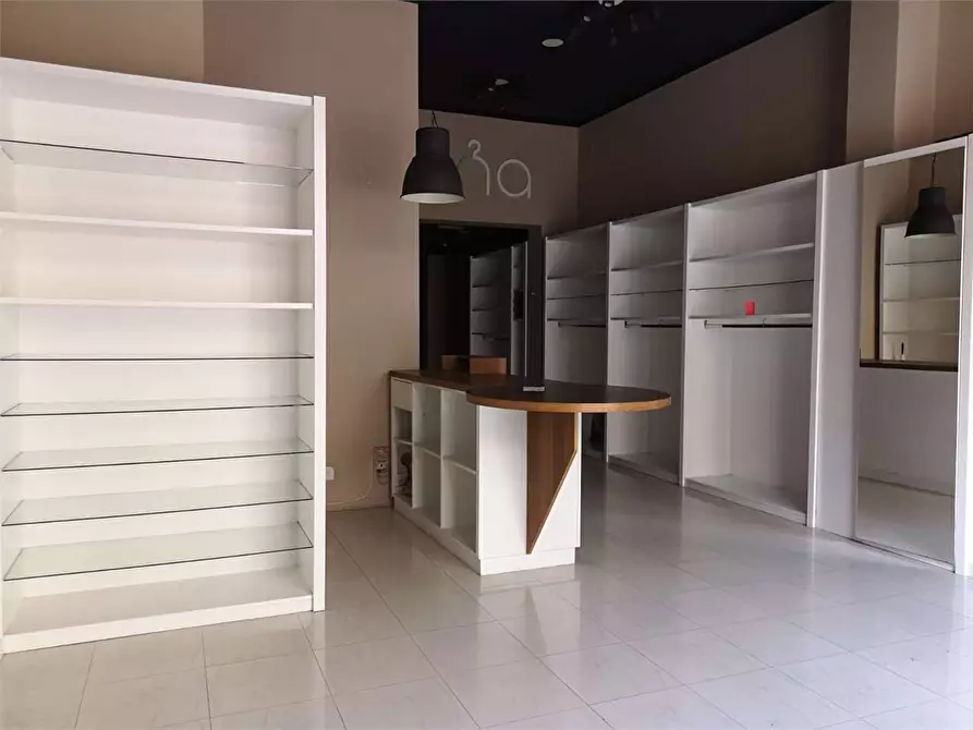 Immagine 3 di Negozio in affitto  in via tirso 1 a Siracusa