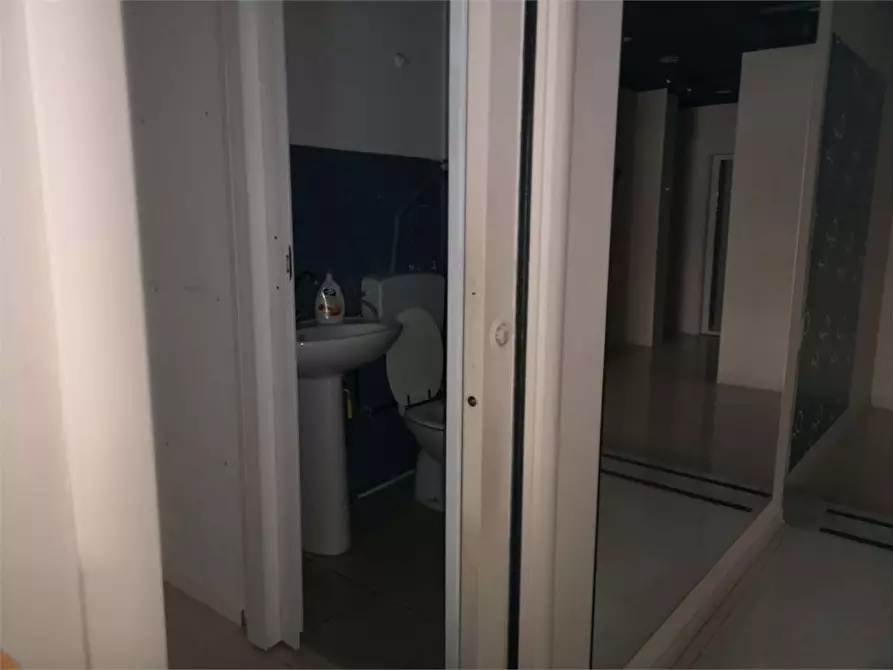 Immagine 6 di Negozio in affitto  in via tirso 1 a Siracusa