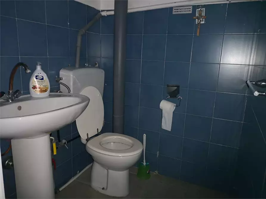 Immagine 7 di Negozio in affitto  in via tirso 1 a Siracusa