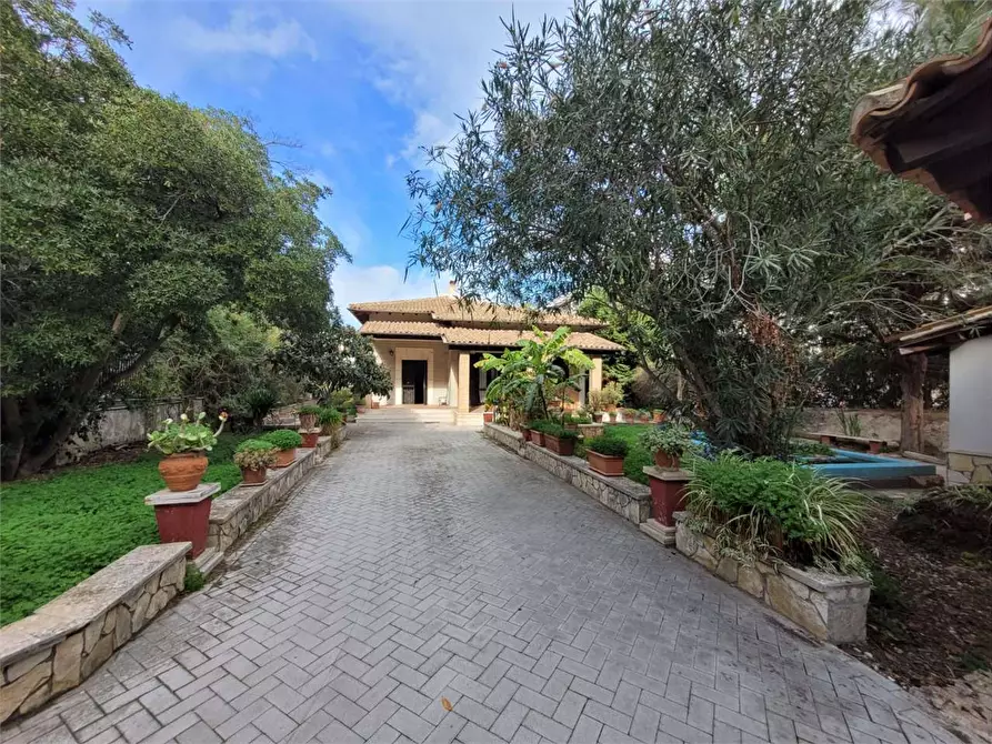 Immagine 2 di Villa in vendita  a Siracusa