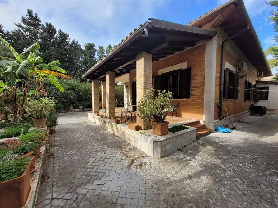 Immagine 6 di Villa in vendita  a Siracusa