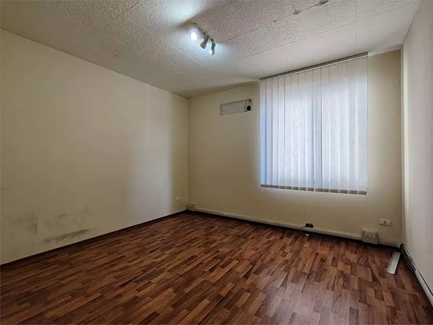 Immagine 11 di Ufficio in affitto  a Siracusa