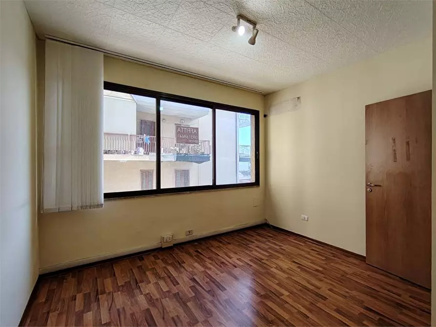 Immagine 15 di Ufficio in affitto  a Siracusa