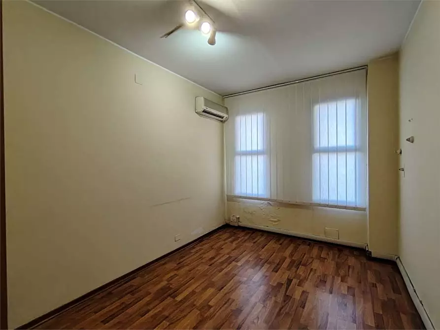 Immagine 19 di Ufficio in affitto  a Siracusa