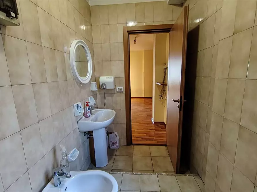 Immagine 21 di Ufficio in affitto  a Siracusa