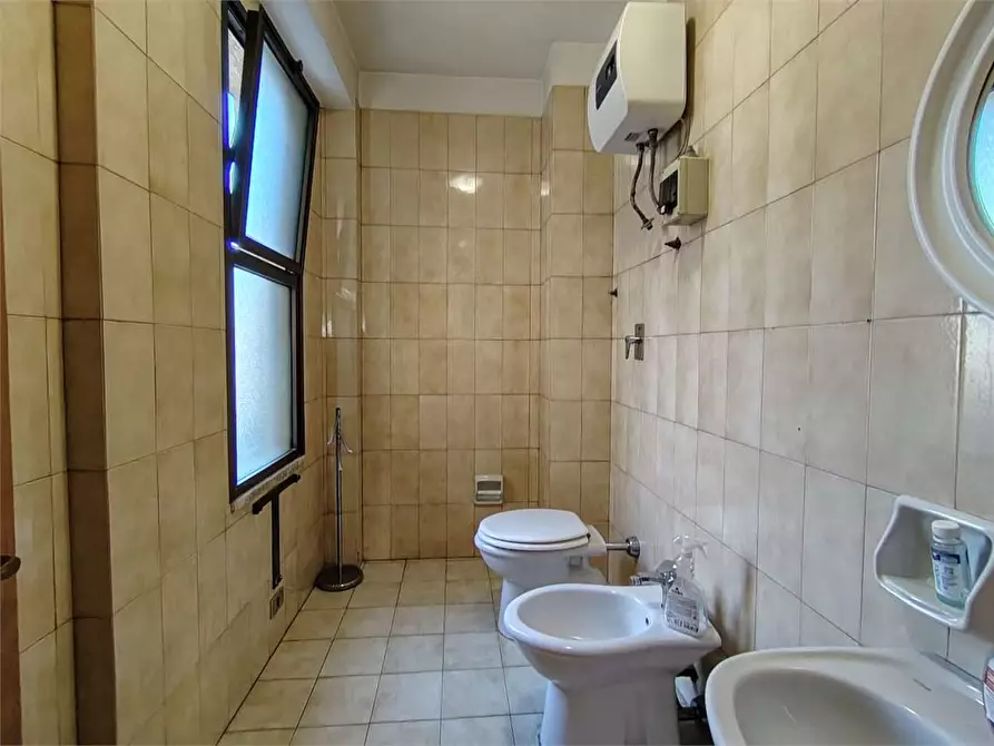 Immagine 23 di Ufficio in affitto  a Siracusa