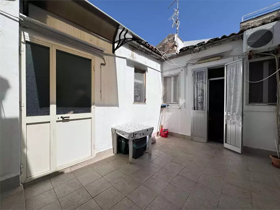 Immagine 2 di Appartamento in vendita  in via nino bixio  1 a Siracusa