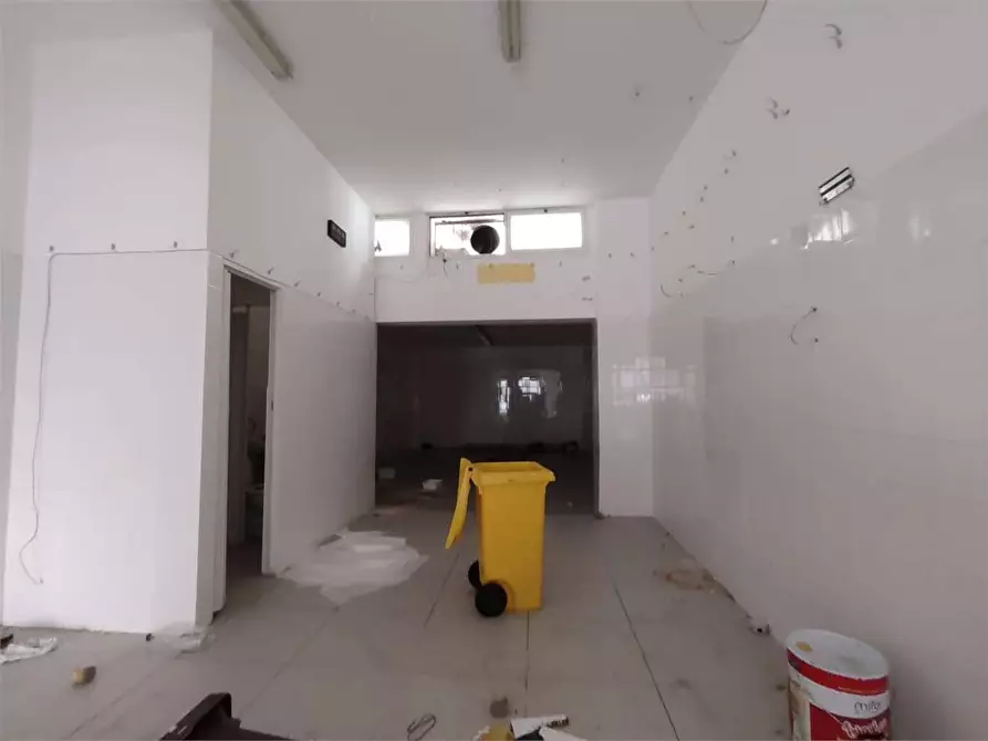 Immagine 4 di Negozio in affitto  a Siracusa