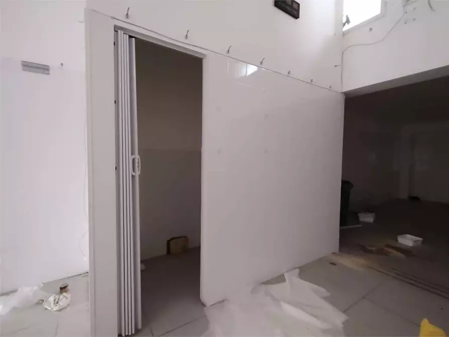 Immagine 5 di Negozio in affitto  a Siracusa
