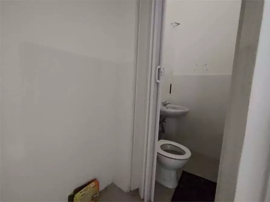 Immagine 6 di Negozio in affitto  a Siracusa